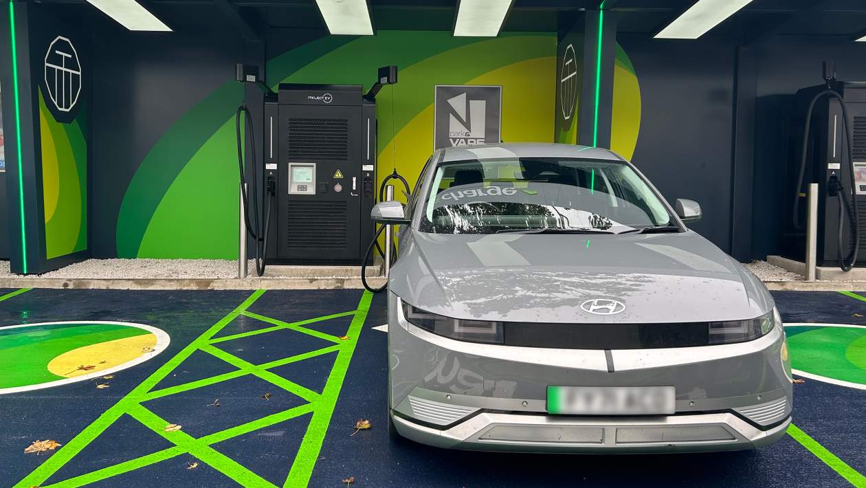 Das schnellste Elektroauto -Ladegerät Großbritanniens ist live, aber für die meisten EVs ist es zu schnell zu schnell