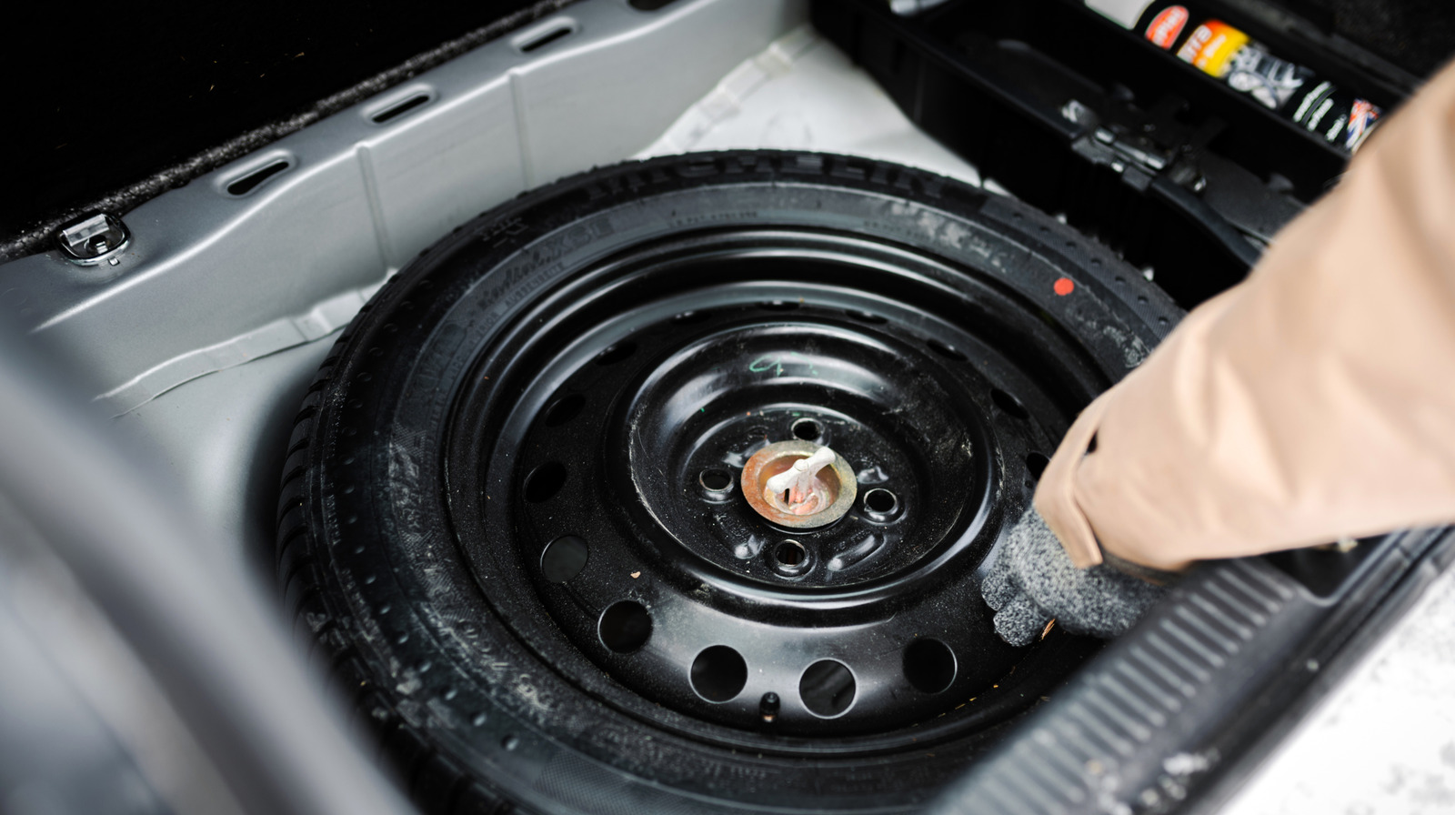 Warum kommen keine neuen Autos mehr mit Ersatzreifen?