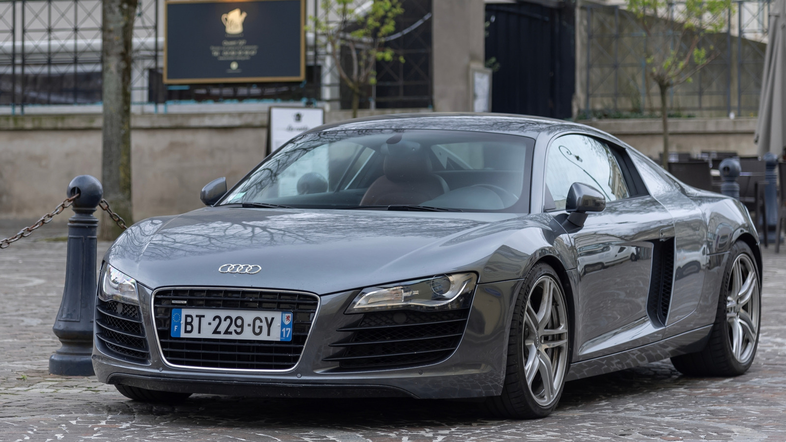 Was war das erste Auto mit AWD und wer hat es geschafft?