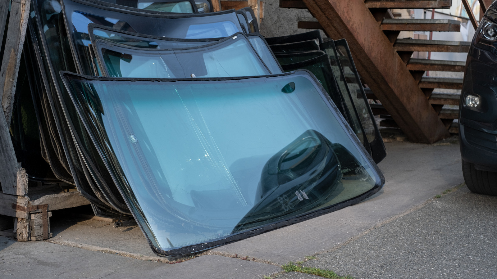 Was unterscheidet die Windschutzscheiben von Autos von anderen Fenstern?
